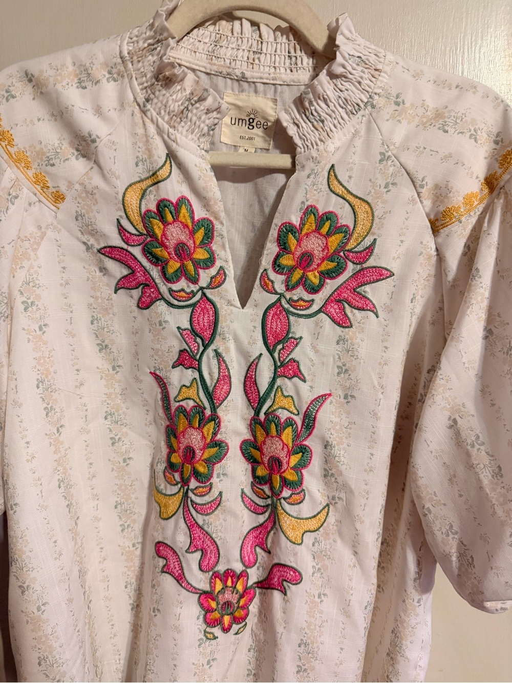 Umgee Embroidered Floral Boho Blouse Medium Puff Sleeve Ruffle Neck Western Top - Picture 4 of 12